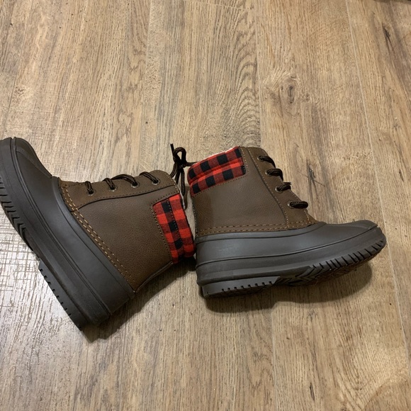 Brand new boys Nautica snow boots! Never been worn! - Picture 2 of 6